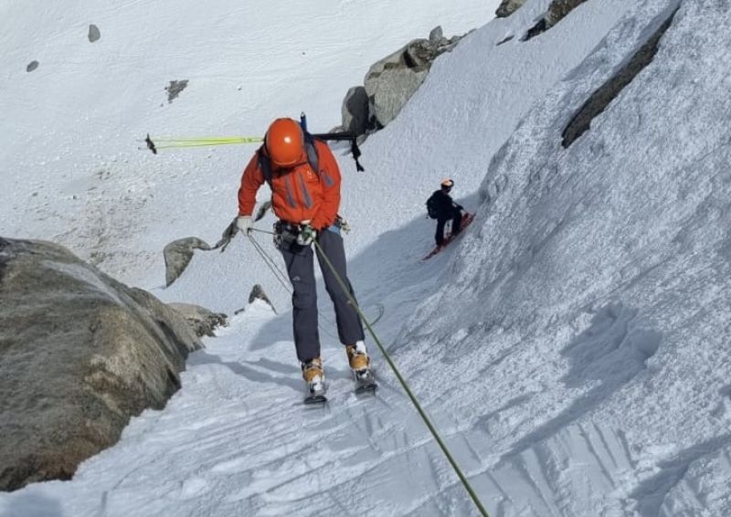 Abseiling practice - Ski mountaineering course Chamonix with Chamex guides.