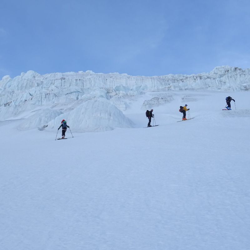 The iconic Haute Route ski tour expert guided by Chamonix Experience.