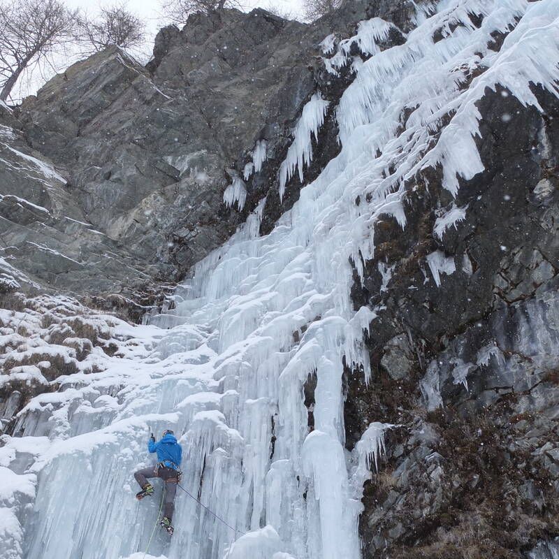 Ice climbing performance course Chamex